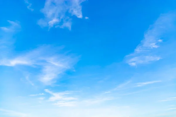 Hvite Skyer Sommerblå Himmel – stockfoto