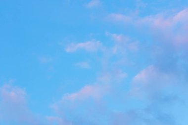  Bulutlar havada birçok şekli Dönüştür.