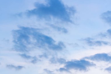  Mavi gökyüzü ve bulutlar arka plan..