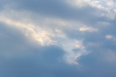  Mavi gökyüzü ve bulutlar arka plan..