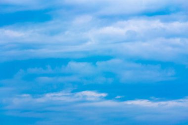 eautiful mavi gökyüzü ve beyaz bulutlar gibi ressamlar resim sergisi.