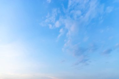 eautiful mavi gökyüzü ve beyaz bulutlar gibi ressamlar resim sergisi.