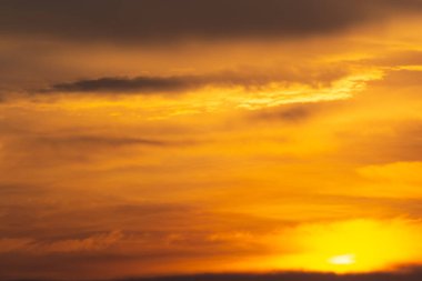 Renkli gökyüzü gördüğüm günü.