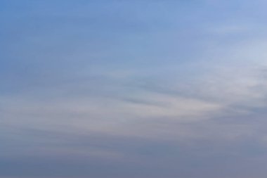 Bulutlar doğa bir parlak gökyüzü gün içinde.