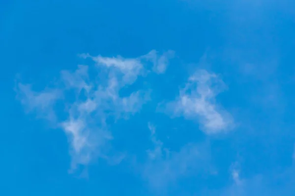 Panorama Azul Do Céu Com Nuvens De Cirros Leves. Panorama Hdr Hdr