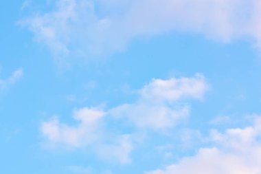  mavi ve gökyüzü bulut ile..