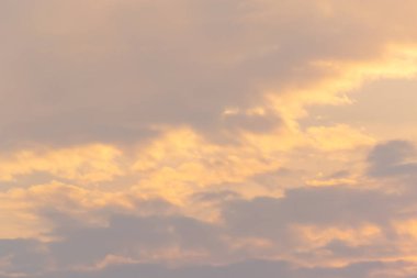 Renkli gökyüzü gördüğüm günü.