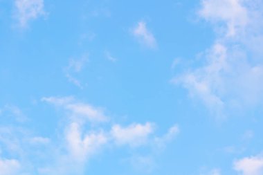 Bulutlar havada birçok şekli Dönüştür.