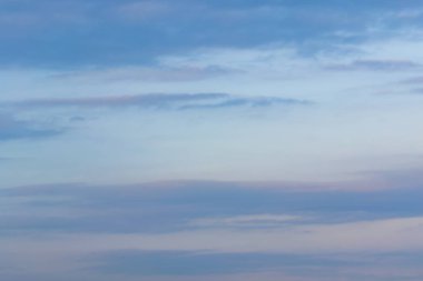 Bulutlar havada birçok şekli Dönüştür.