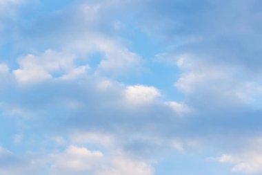 Bulutlar havada birçok şekli Dönüştür.