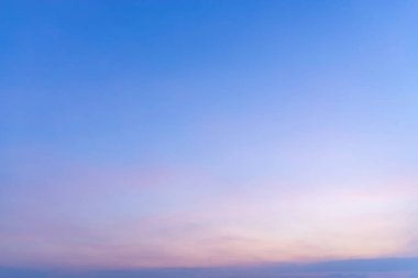 Bulutlar havada birçok şekli Dönüştür.