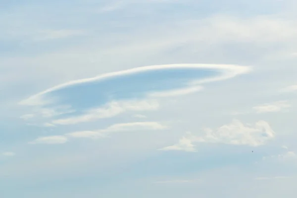 Cielo Blu Con Nuvole Bianche Durante Pomeriggio — Foto Stock