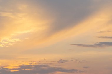 Renkli gökyüzü gördüğüm günü.