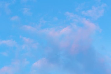 Beyaz bulut içinde elektronik bağlantı.