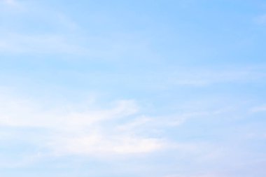 Beyaz bulut içinde elektronik bağlantı.