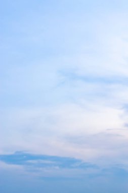 Beyaz bulut içinde elektronik bağlantı.