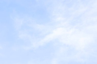 Beyaz bulut içinde elektronik bağlantı.