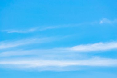 Beyaz bulut içinde elektronik bağlantı.