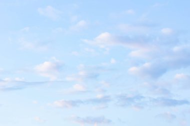 Rüzgarla hareket bulutlu gökyüzü.