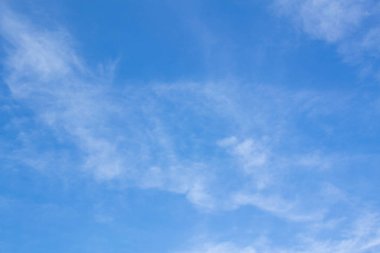 Rüzgarla hareket bulutlu gökyüzü.