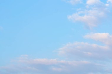 Rüzgarla hareket bulutlu gökyüzü.