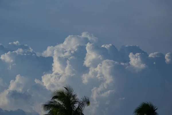 Nubes Del Cielo Sol Tarde Del Verano — Foto de Stock