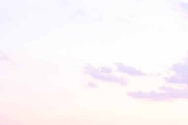 Gökyüzü görmek gün renkleri dolu ki, bu bir mucize..