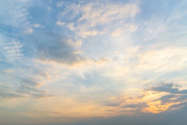 Gökyüzü her gün ve hissediyorum mutlu yolculuk Tayland.