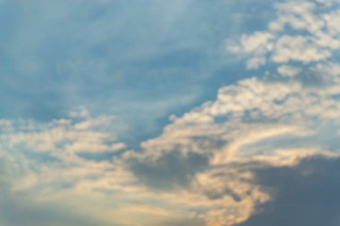  mavi ve gökyüzü bulut ile..