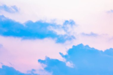 Gökyüzü görmek gün renkleri dolu ki, bu bir mucize..