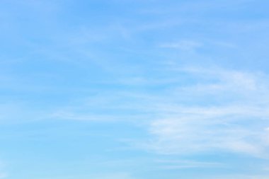 Bulutlar havada birçok şekli Dönüştür.