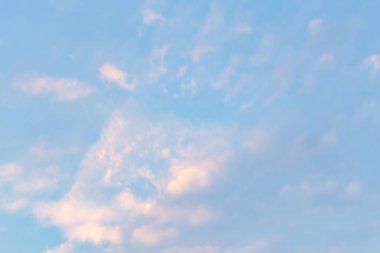 Bulutlar havada birçok şekli Dönüştür.