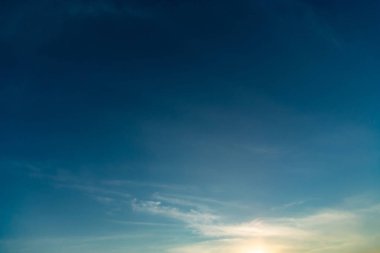 Bulutlar havada birçok şekli Dönüştür.