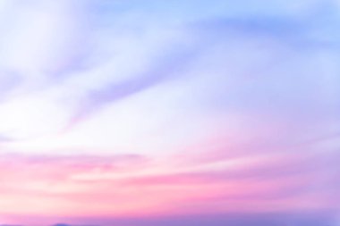 Bulutlar havada birçok şekli Dönüştür.