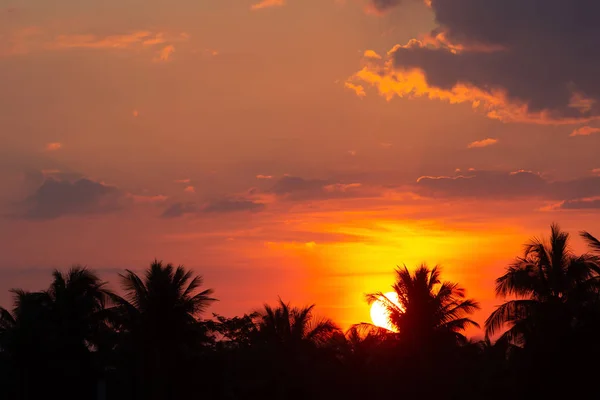 Einem Sonnigen Tag Schwebt Der Himmel Himmel — Stockfoto