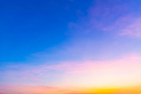 Cielo Azul Con Nubes Blancas Durante Tarde — Foto de Stock