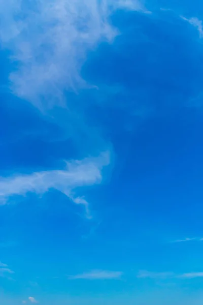 องฟ เมฆส ขาวในช วงบ — ภาพถ่ายสต็อก