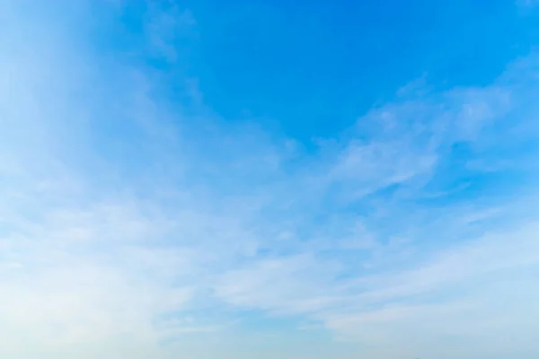 Nuvole Aria Nel Cielo Blu — Foto Stock