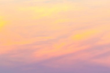 Bulutlar doğa bir parlak gökyüzü gün içinde.