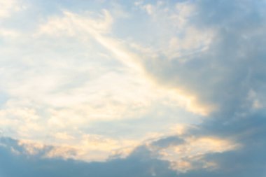 Beyaz bulut içinde elektronik bağlantı.