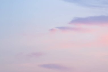 Mavi gökyüzü ve bulutlar ile sahne film için yer.