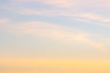 Gökyüzü görmek gün renkleri dolu ki, bu bir mucize..