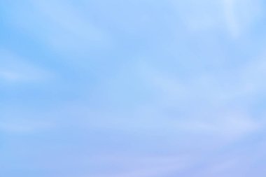 Fantastik yumuşak beyaz bulutlar Tayland mavi gökyüzü karşı..