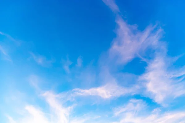 Bulutlar Doğa Bir Parlak Gökyüzü Gün Içinde — Stok fotoğraf