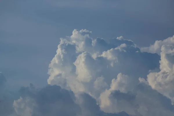 Awan Langit Dan Matahari Pada Malam Musim Panas — Stok Foto