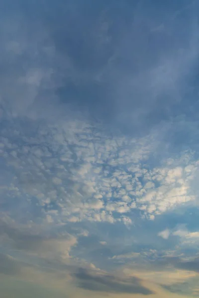 Fantastik Lembut Awan Putih Terhadap Langit Biru Thailand — Stok Foto