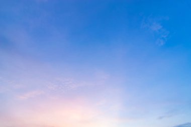 mavi ve gökyüzü bulut ile.