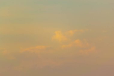 Mavi gökyüzü ve bulutlar ile sahne film için yer.