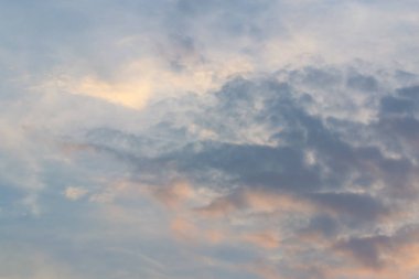 mavi ve gökyüzü bulut ile.