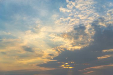 mavi ve gökyüzü bulut ile.